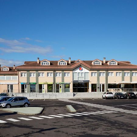 Hotel Arias Aeropuerto Santiago Del Monte Exterior photo
