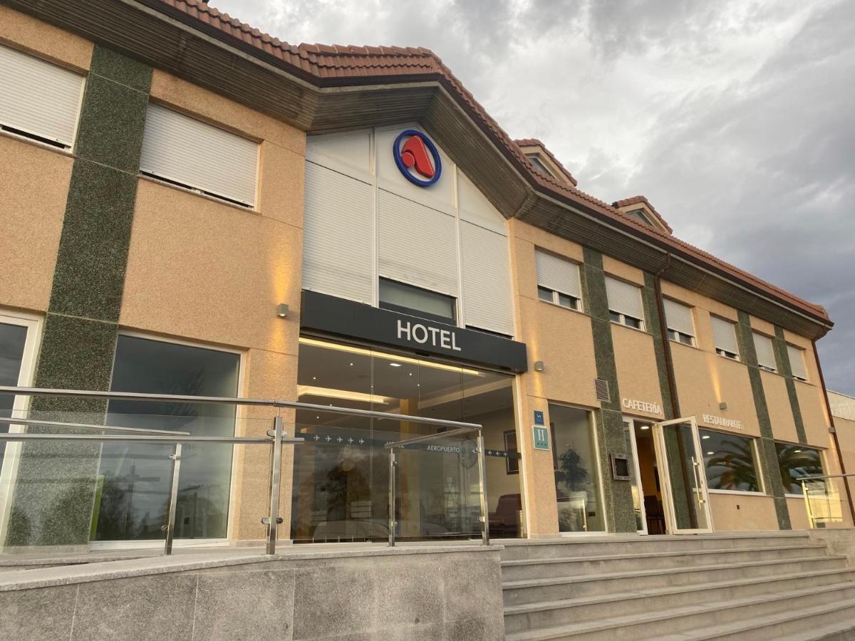 Hotel Arias Aeropuerto Santiago Del Monte Exterior photo